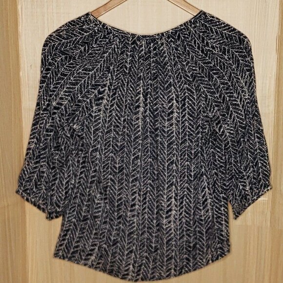 Anne Carson Blue White V Neck 3/4 Sleeve Blouse - Picture 2 of 7